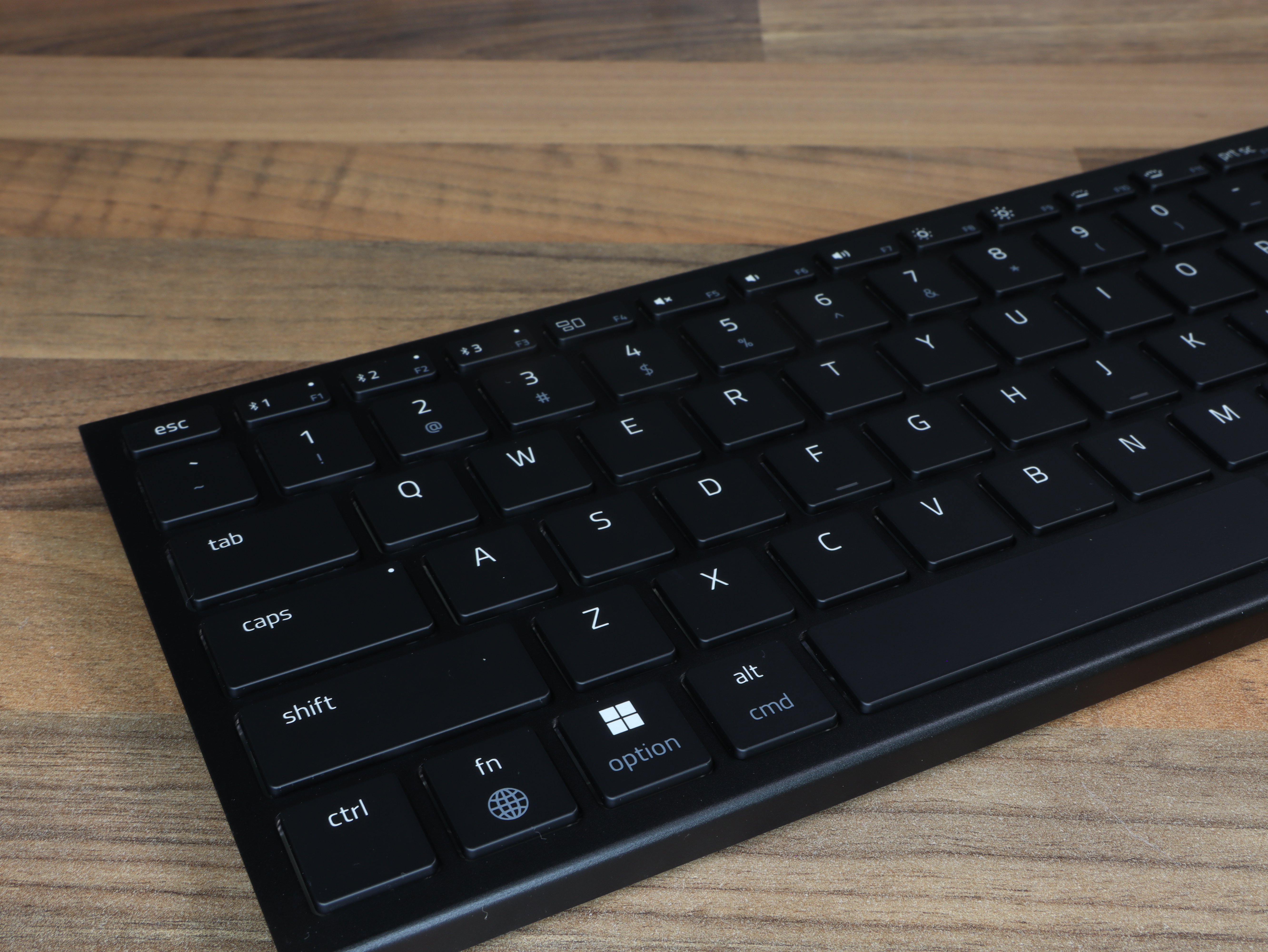 Portable compact keyboard 75 gamer low bluetooth precision Razer Joro gaming thin.JPG